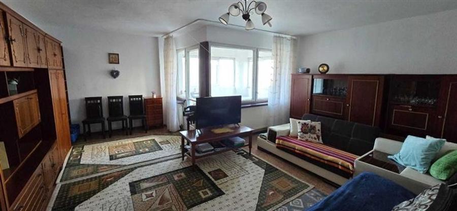 Apartament cu 3 camere, etaj intermediar, zona Vlahuta, Brasov - 1