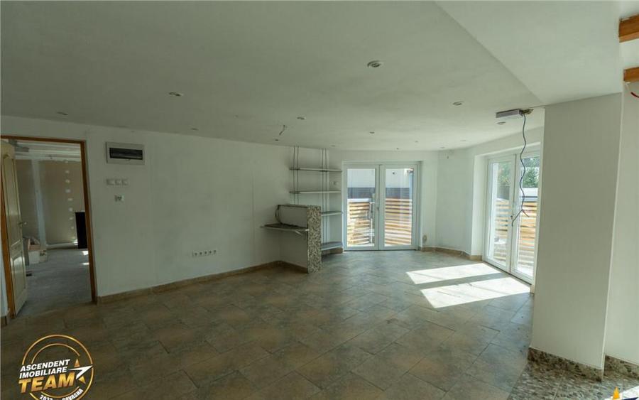Casa cu spatiu comercial recomandat: locuinta si afacere:Cen - 11