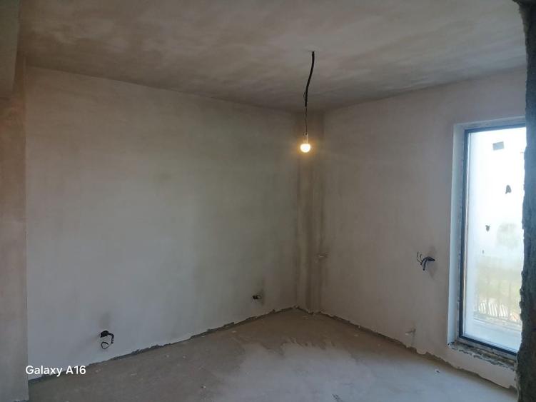 Apartament cu 3 camere decomandat în Exterior Vest