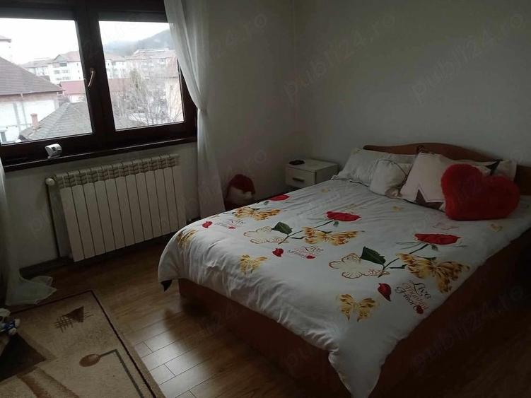 Inchiriem apartament 2 camere ,Matache Temelie ,etaj 3 ,centrala termica proprie ,mobilat - 4