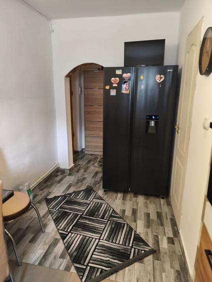 Vand apartament renovat si mobilat Nehoiu - 2