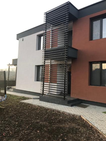 Casă individuală cu 5 camere în Central