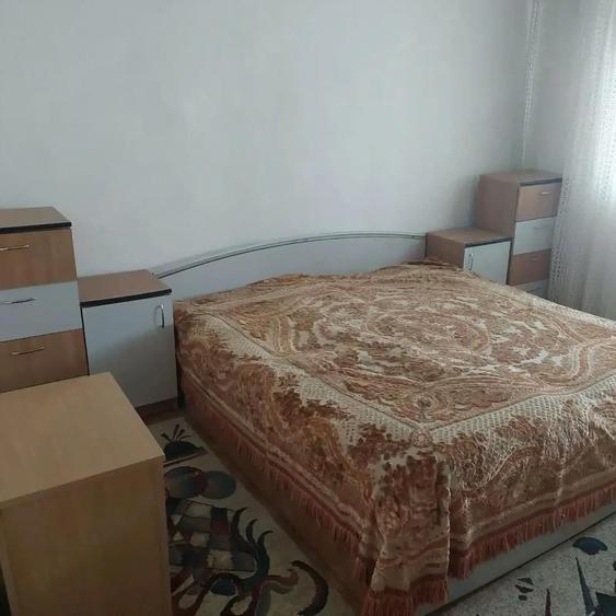 Apartament de vanzare - 3 camere 2 bai - 6