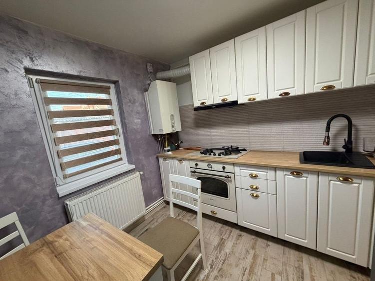 Inchiriez apartament (zona Mercur)Cetate - 5