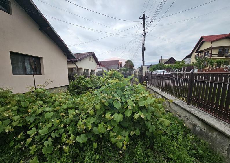 1/2 - Casa de vanzare + teren 472 mp - 12