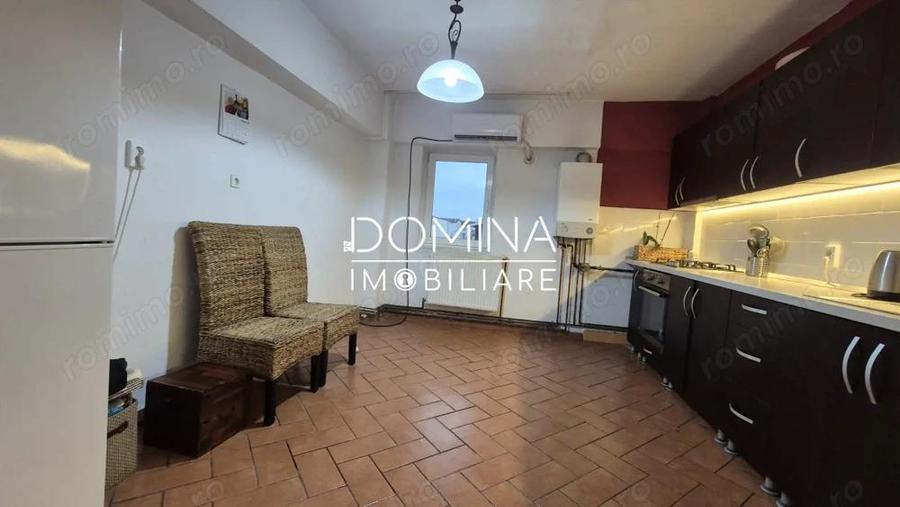 Vanzare apartament 3 camere, situat in Targu Jiu, strada Victoriei - 9