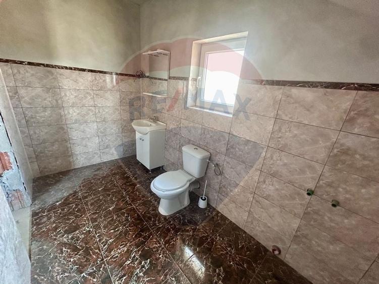 Casa  de vanzare la gri cu 4 camere,teren 552mp in Les - 8