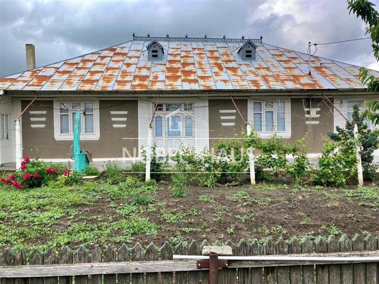 Casa la tara si teren intravilan, in sat Carja, jud Vaslui - 1