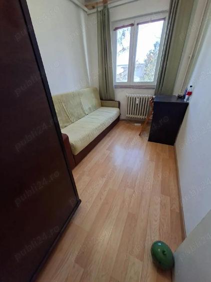 Ap 3 camere Tatara?i Ateneu, Sta?ie in fa?a blocului - 1