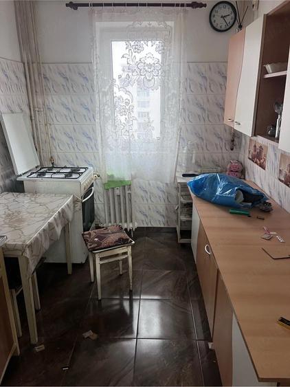 inchiriez apartament 3 camere - 1