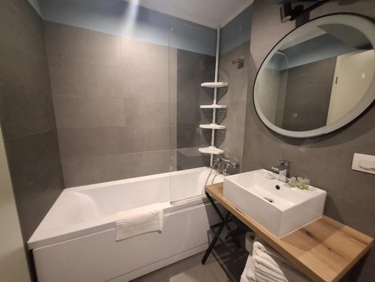 INCHIRIERE-APARTAMENT 3 CAMERE-COPOU - 9