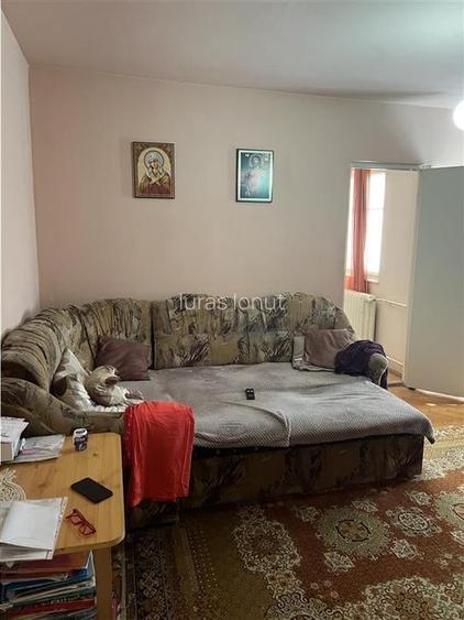 Apartament cu 2 camere semidecomandat în Valenta