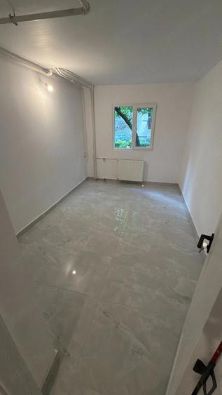 Apartament cu 2 camere decomandat în 1 Decembrie
