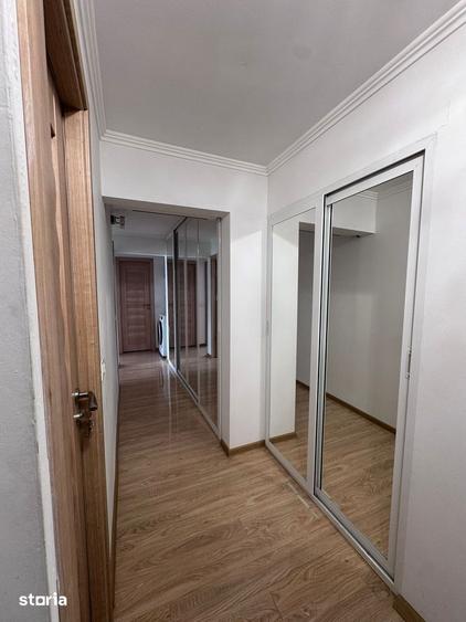 Apartament cu 3 camere decomandat, mobilat în Rovine