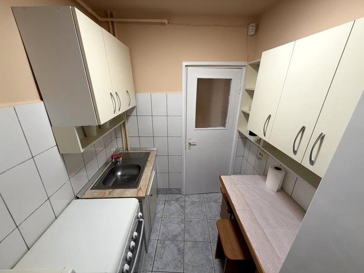 Garsonieră decomandată, mobilată în Cetate