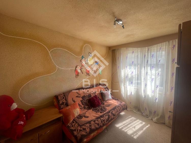 Apartament cu 3 camere decomandat în Sud
