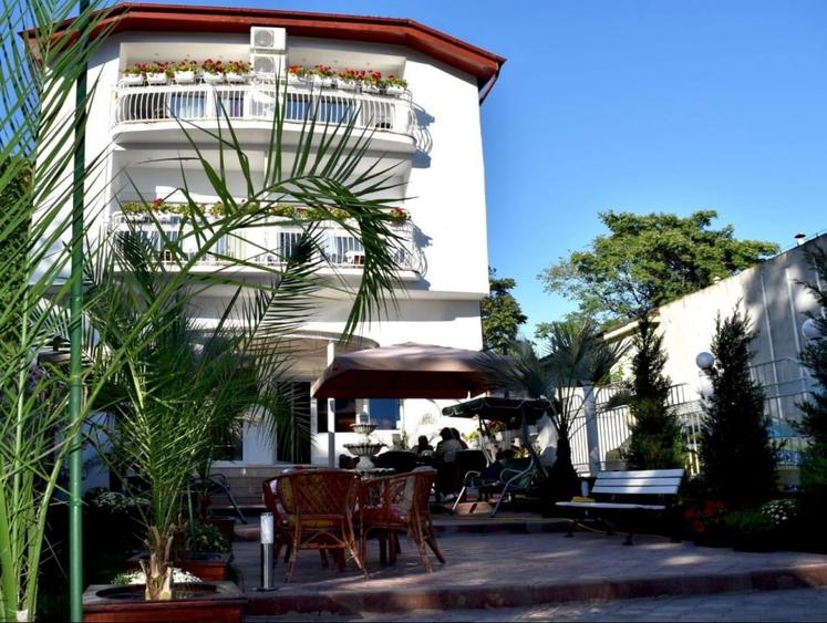 Proprietate ideală pentru locuință și afacere turistică în Eforie Nord - 1