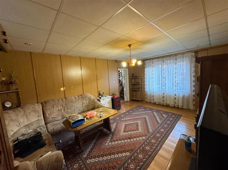 Casa independenta , vintage de vanzare , 300 mp cu teren de 1493 mp Sancrariul d - 15