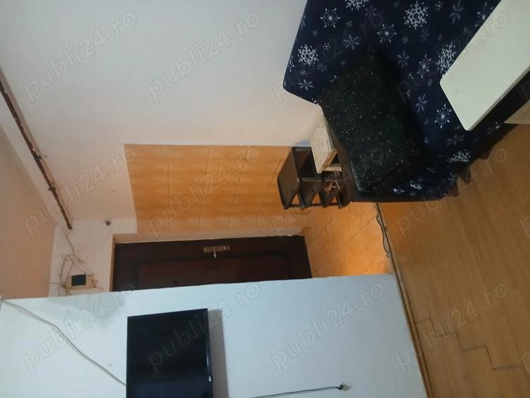 Vand Garsoniera in Bals jude?ul Olt catanga etajul 4 vedere pe fa?a scara 2 are gaze - 1