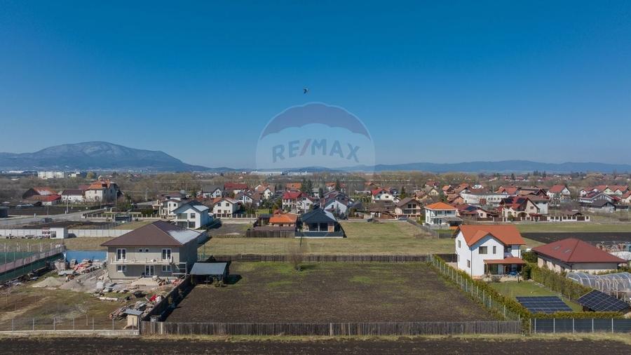 Teren in zona mixta, destinat constructiilor civile si halelor indust. - 1