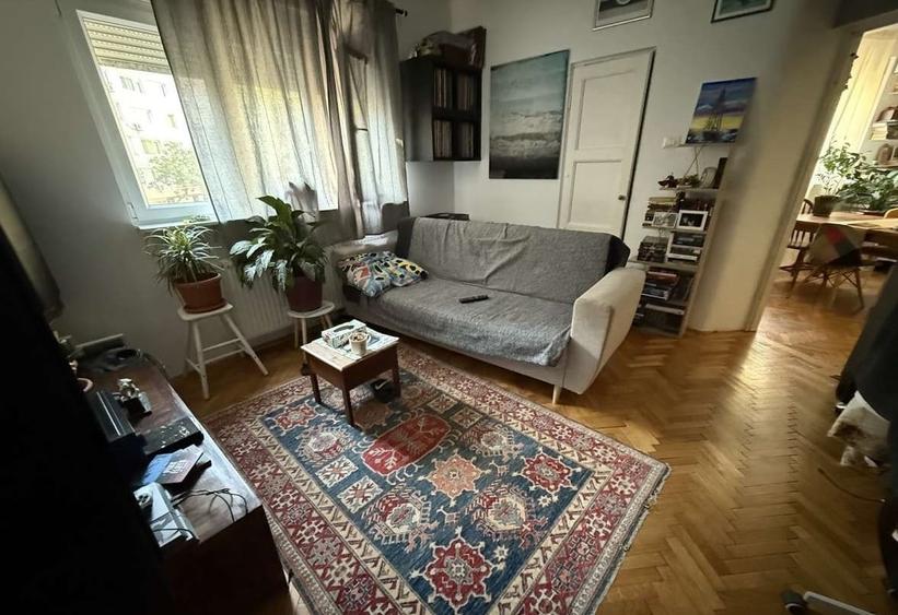 Apartament cu 4 camere semidecomandat în Gara de Nord