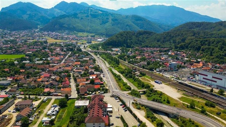 Casa cu 4 apartamente independente: Oportunitate Rezidential/ Investitionala in - 15