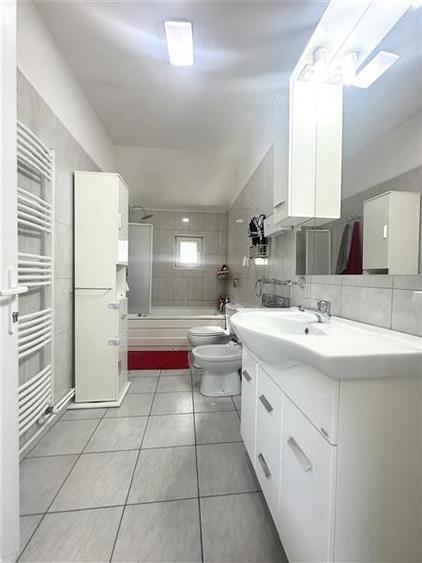 Casa cu Potential Multiplu, Pretabila Pentru Doua Familii sau Business, Chiar la - 15