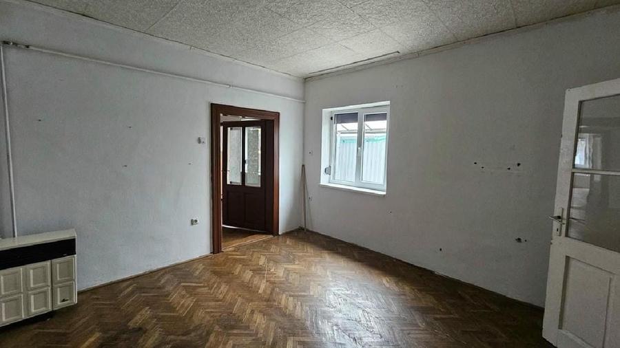 Casă individuală cu 3 camere cu Teren 130 Mp în Central