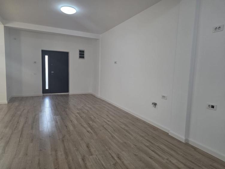 Casă cu 5 camere cu Canalizare în Tunari