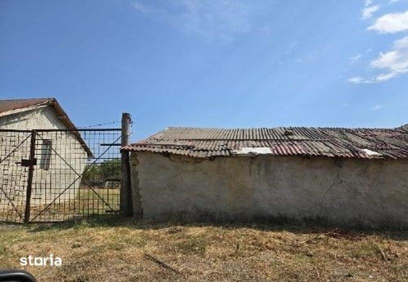 Casă cu 2 camere cu Teren 1722 Mp în Corbu