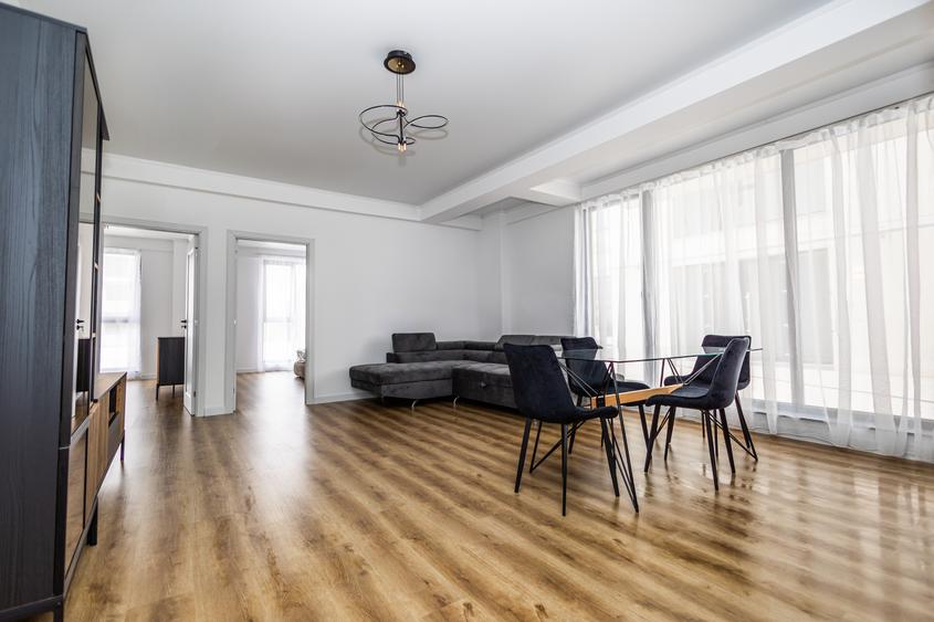 Apartament cu 3 camere decomandat, mobilat în Central