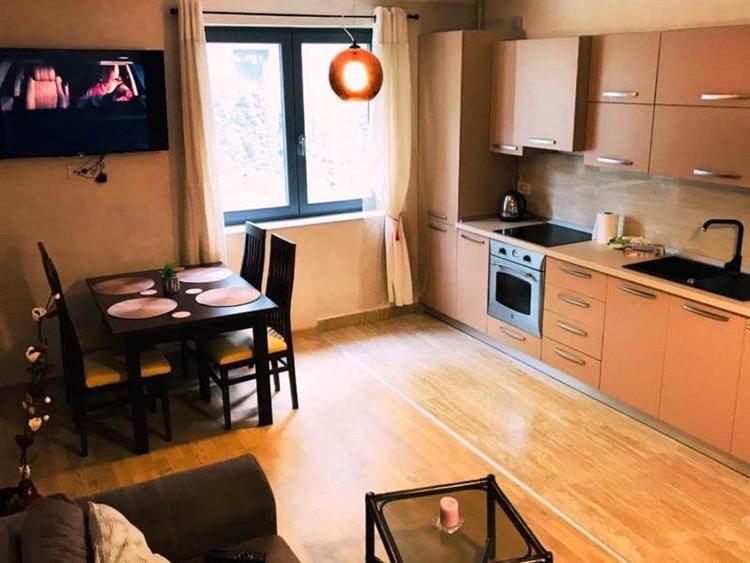 Apartament cu 2 camere decomandat, mobilat în Centrul Civic