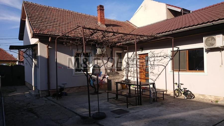 Casă individuală cu 6 camere cu Canalizare în Fratelia