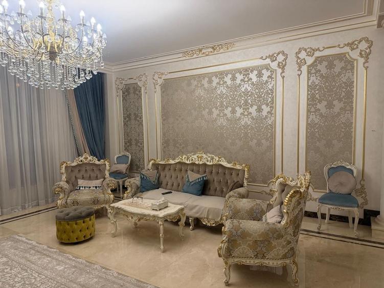 Casă individuală cu 8 camere cu Canalizare în Fundeni