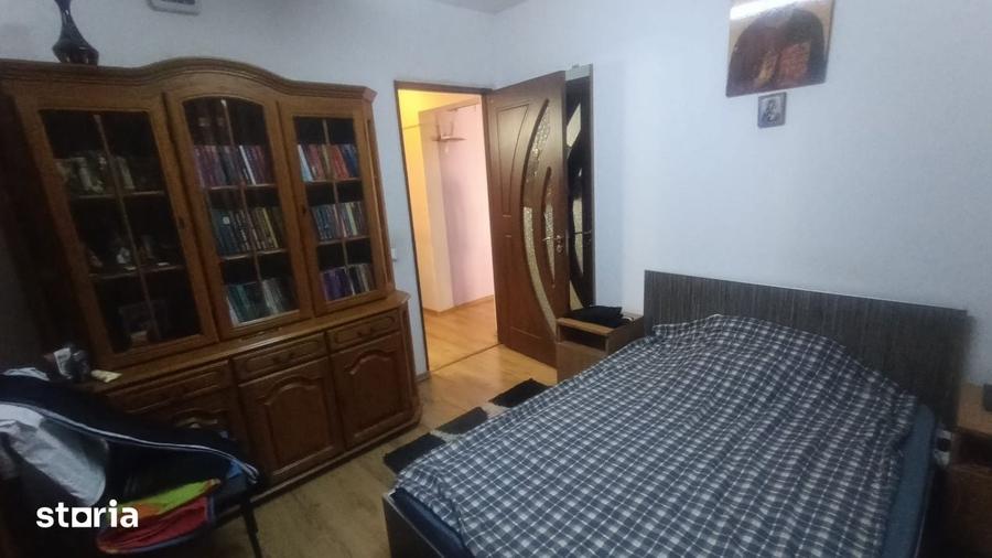 Casă cu 5 camere cu Teren 250 Mp în Cernele