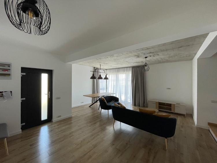 Duplex cu 4 camere cu Canalizare în Moșnița Nouă