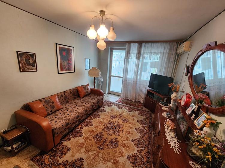 Apartament cu 3 camere decomandat în Tineretului