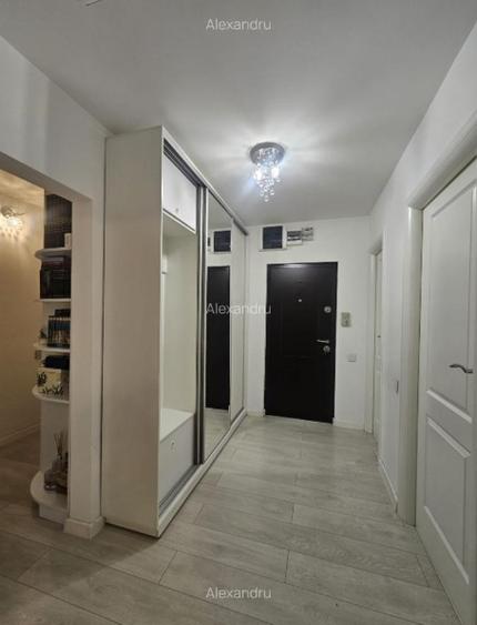 Apartament cu 4 camere decomandat în Drumul Taberei