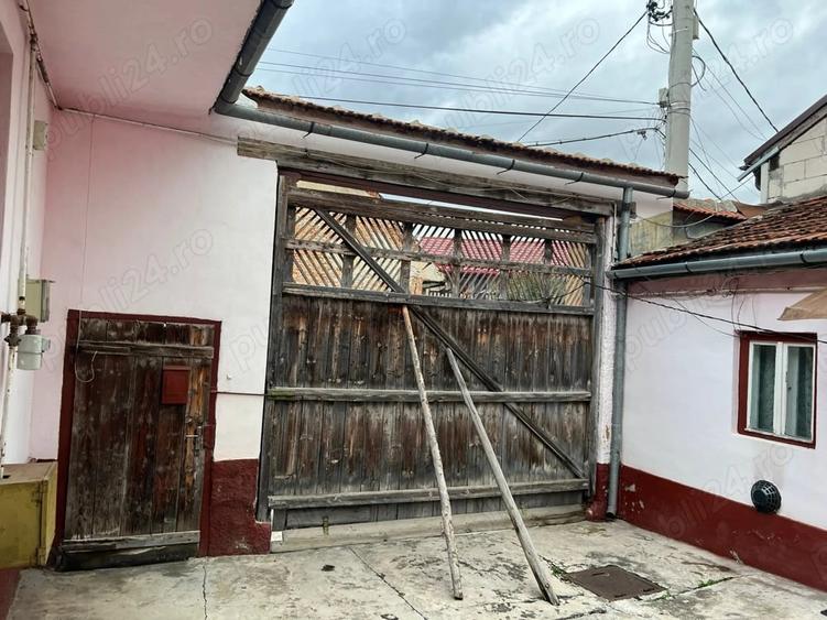Casă cu 4 camere în Central