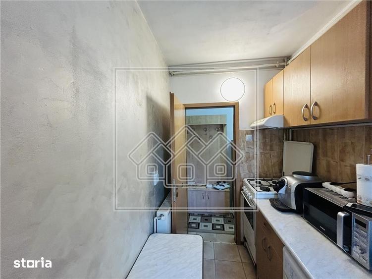 Ap cu 3 camere, balcon, etaj 3\/4, mobilat si utilat complet - 18