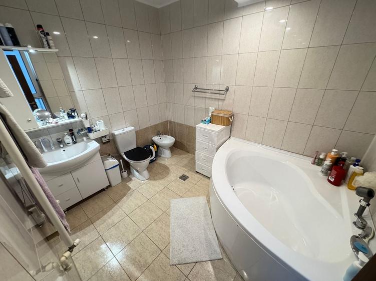 Apartament cu 3 camere decomandat în Ultracentral