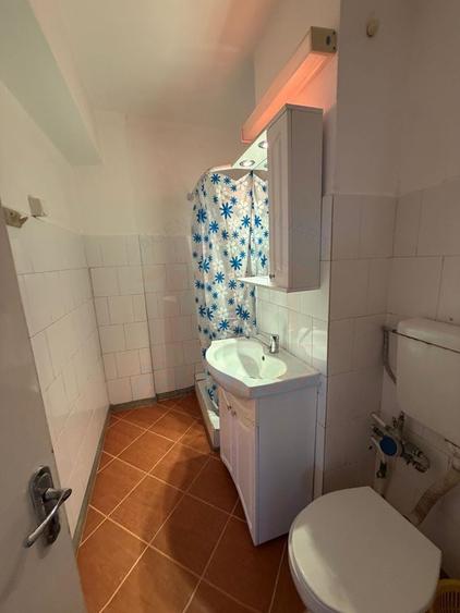 Apartament cu 4 camere decomandat, mobilat în Piața Centrală