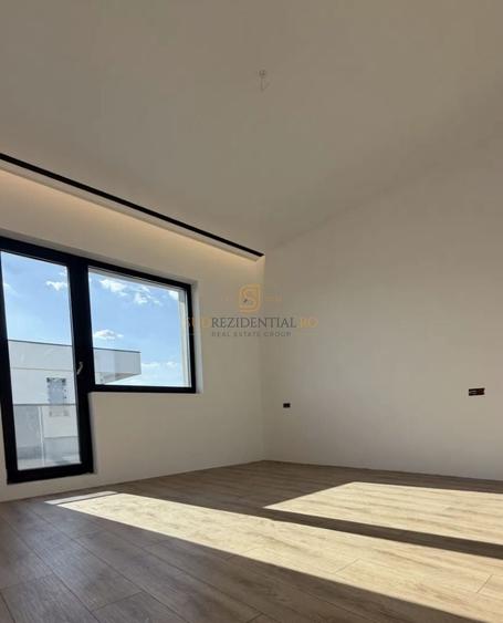 Duplex cu 4 camere cu Canalizare în 1 Decembrie
