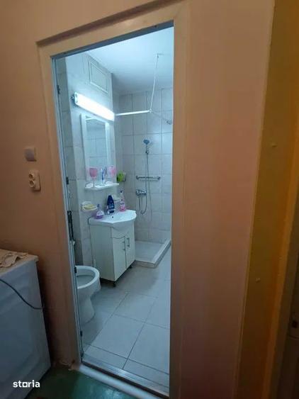 Apartament cu 3 camere decomandat în Vitan