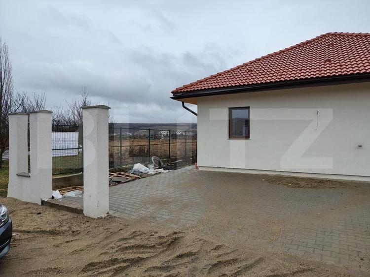 Casă individuală cu 4 camere cu Canalizare în Jucu de Mijloc