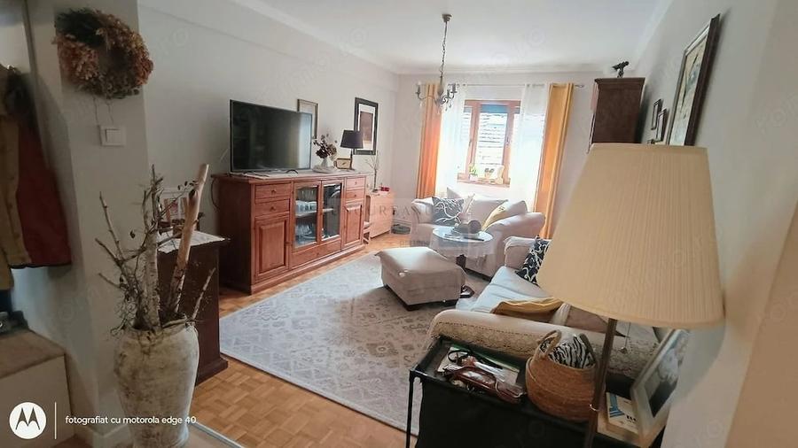 Apartament cu 3 camere decomandat în Central