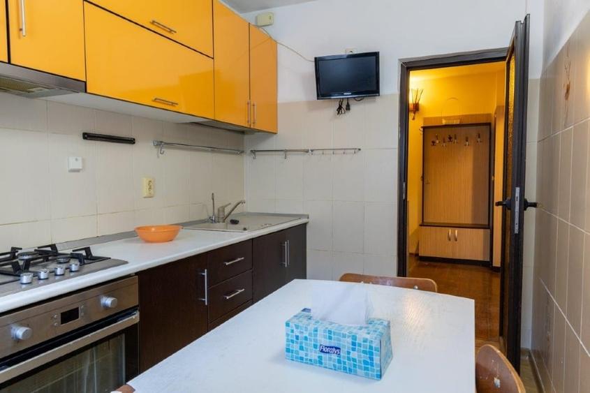 Apartament cu 3 camere, mobilat în Central