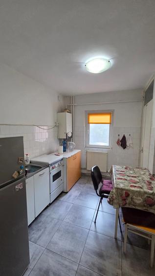 Apartament cu 3 camere decomandat, mobilat în Complex Studențesc