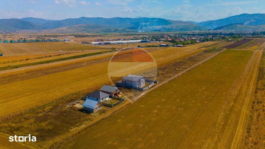 Casă cu Teren 929 Mp în Tărlungeni