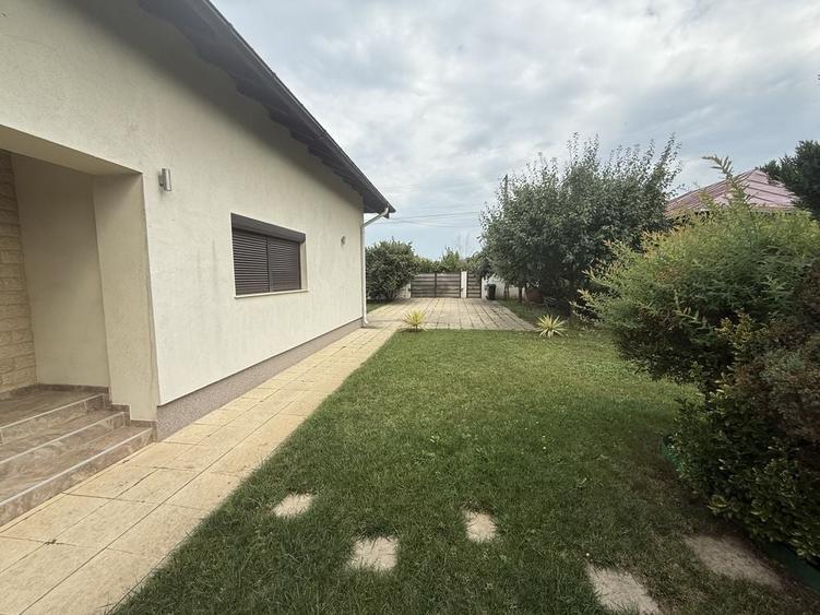 Casă cu 4 camere în Lipănești